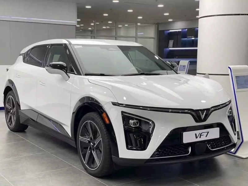 Vì sao dân mê xe lại “phát cuồng” vì VinFast VF 7? – SUV điện thể thao đáng tiền nhất 2025
